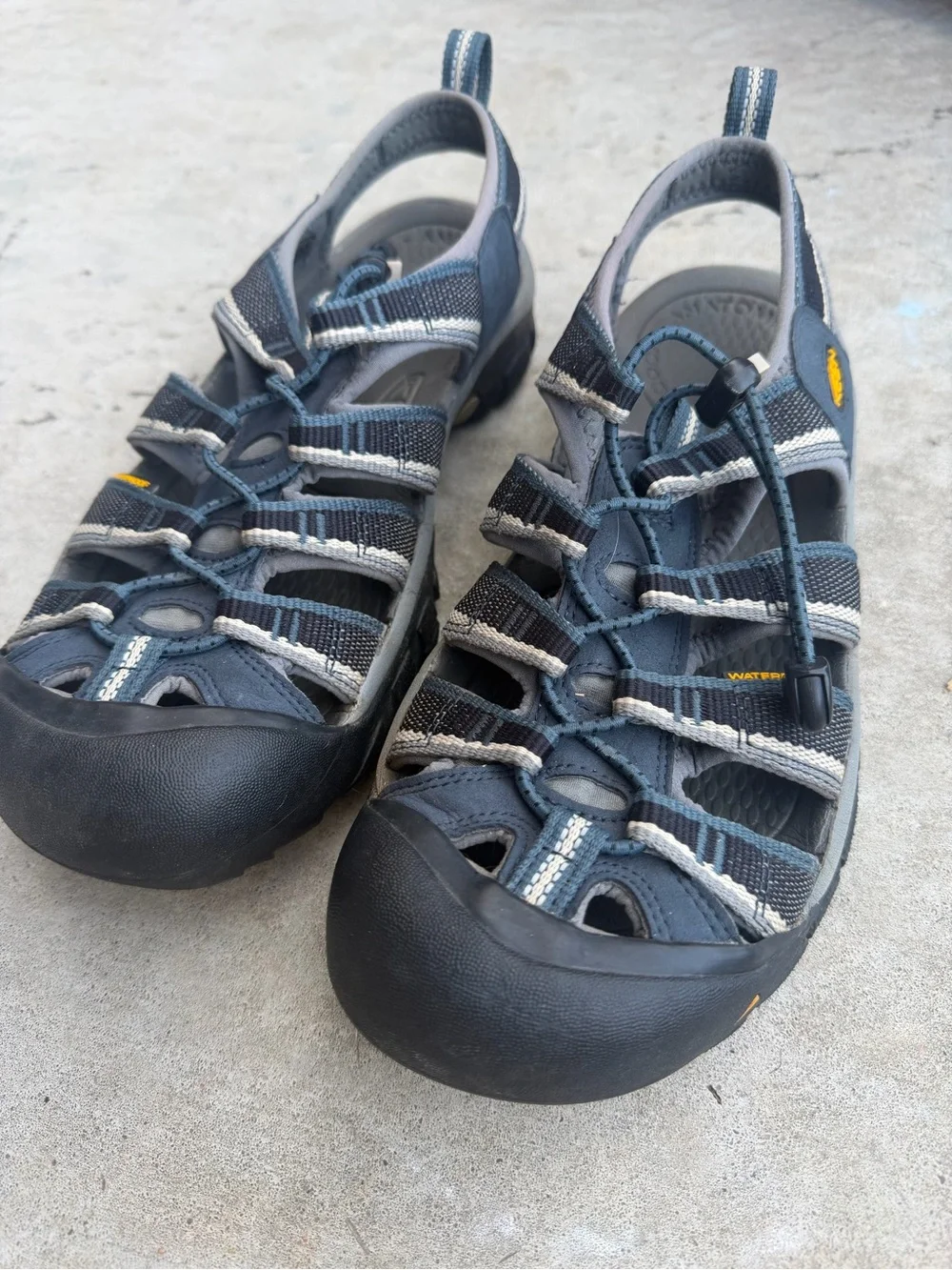 Keen Men's Newport H2 sandals in a blue and gray colorway men’s size 8
